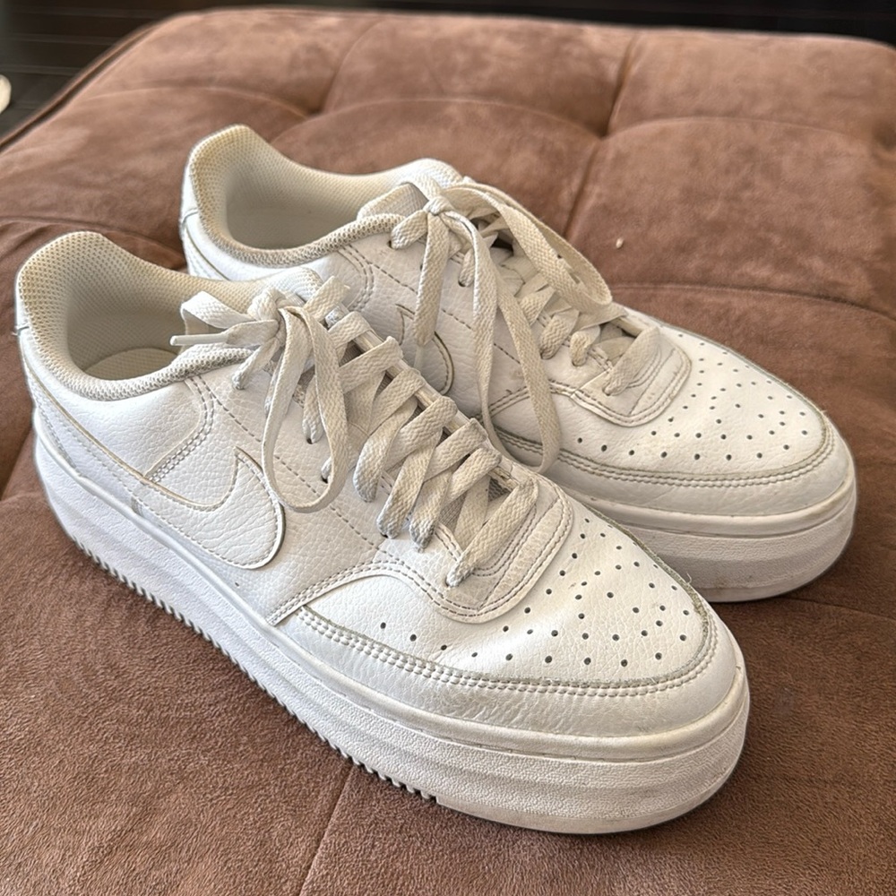 Nike White Athletic Shoes for Men